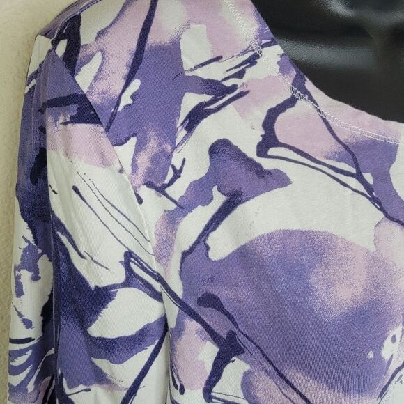 Weekends by Chico's Floral Sweeping Scoopneck Top Size 1 (medium) - Picture 2 of 6